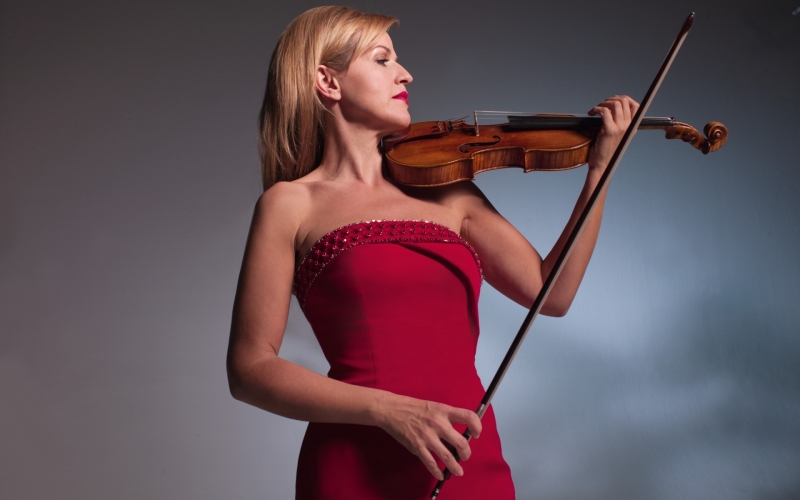 Anne-Sophie Mutter, a Rapturous Goddess and her Stradivarius 