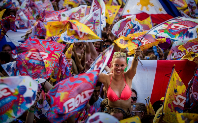 The Sziget Crowd Throw Streamers into the Air