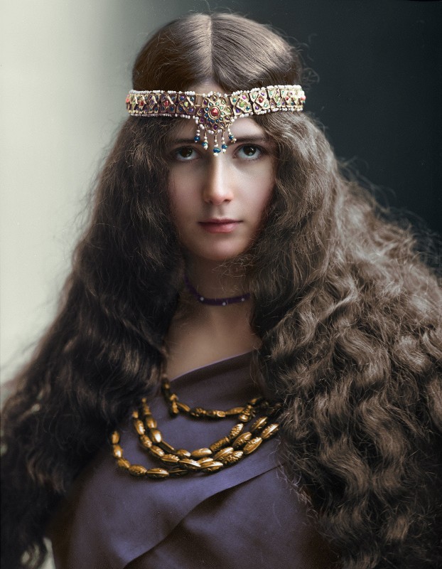 Cleo de Merode, Darling of Le Belle Epoque, c.1905, Silver Gelatin Print